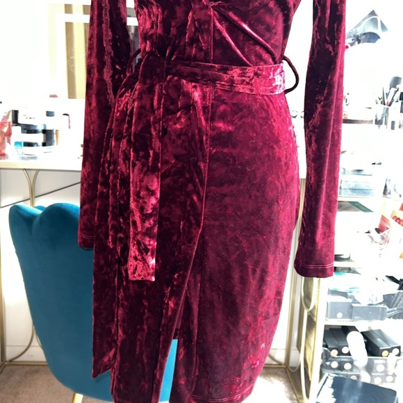 Long sleeve faux velvet midi dress - Picture 3 of 4